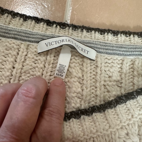 EUC HOST PICK Victorias Secret Crop Top - Picture 2 of 4